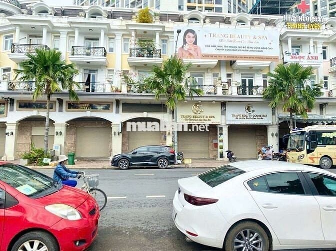 Cho thuê nguyên căn nhà phố 5x17m. Mặt tiền Tạ Quang Bửu. Q8