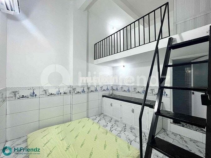 Cho thuê phòng duplex dạng bancol cửa sổ vs studio mặt đường thđ q5