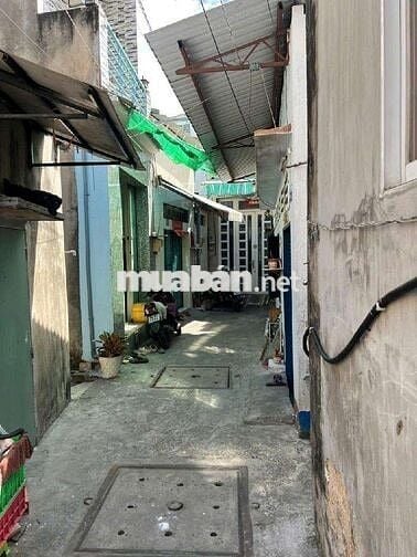 Nhà bán gấp giảm giá sập sàn , trung tâm Q6 , 25m2 , lô góc .