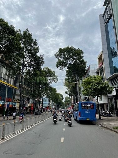 Nhà MT M410 Trần Hưng Q5 (2 chiều). DT 4.2x20.8m, 6 tầng. Giá 33.6 tỷ