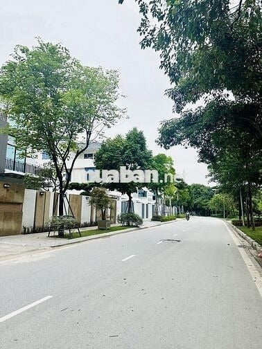 Bán nhà LÔ GÓC- 35m- full nội thất tại Tây Mỗ