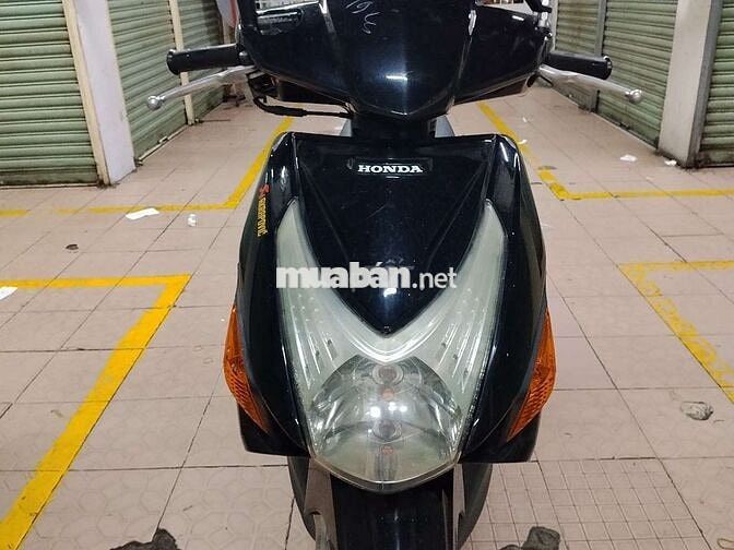 Bán xe click 110, màu đen.