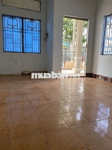 Thuê phòng trọ đường Thạch Lam giá rẻ, có ban công thoáng mát