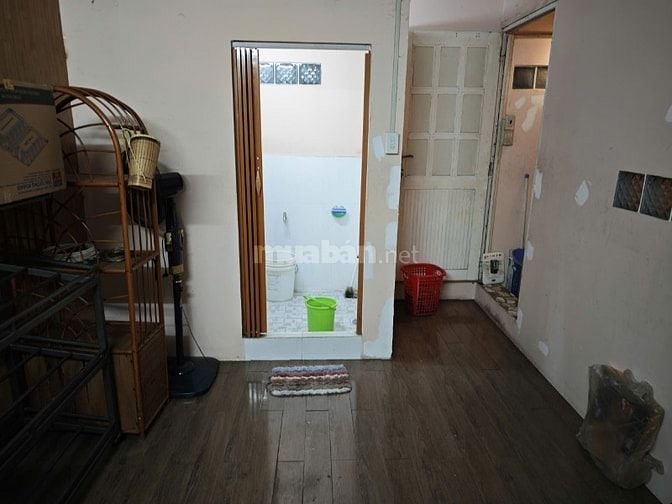 Cho thuê nhà mặt tiền số 10 Kênh Tân Hóa, Quận Tân Phú