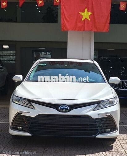 Toyota Camry 2.0Q 2022,Trắng/kem,chạy đúng 4v km
