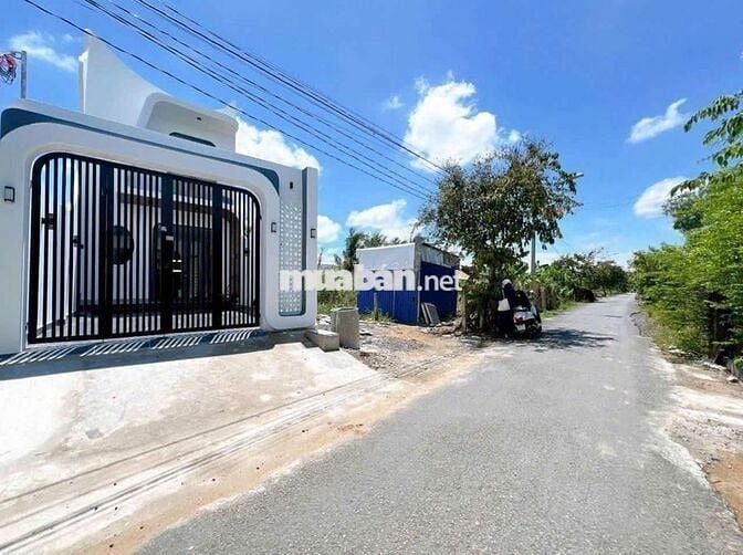 Bán nhà lầu sổ hồng riêng xe hơi trước cửa