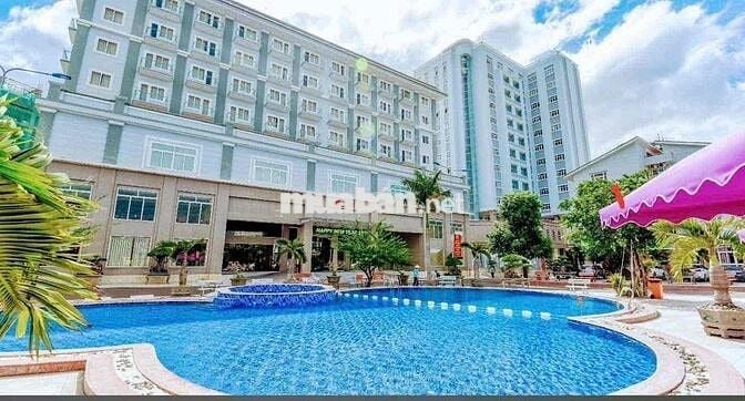 Cho thuê phòng khách sạn 4 sao sát biển, gần Trần Phú, gần chợ,