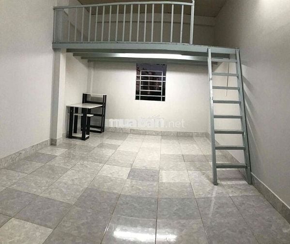 Trống phòng 45m có gác kệ bếp 2 cửa sổ ngay him lam Q7