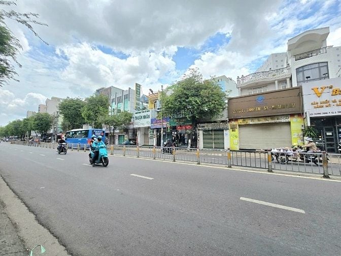 Bán nhà Mặt Tiền Trường CHinh-Tân Bình.DT 4x18- ĐÚc 1 Lầu- CHỉ 17 TỶ