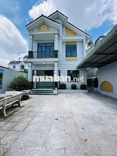 Cho thuê nhà Mái Thái Sân Vườn 3Phòng Ngủ Ở & VP Ngay chợ Phú Mỹ