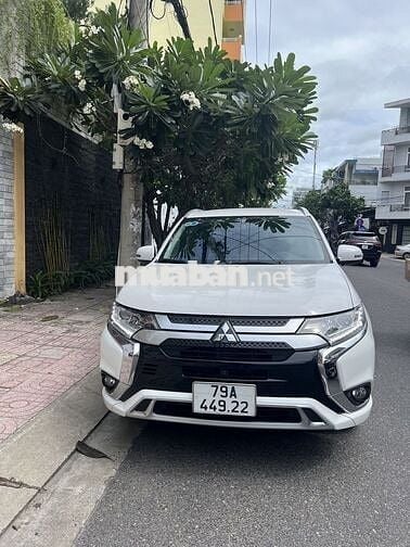 Mitsubishi Outlander 2022 Trắng