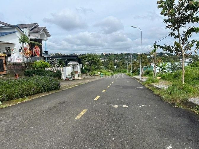 CHÍNH CHỦ BÁN ĐẤT 2 MẶT TIỀN BỆNH VIỆN II LÂM ĐỒNG 