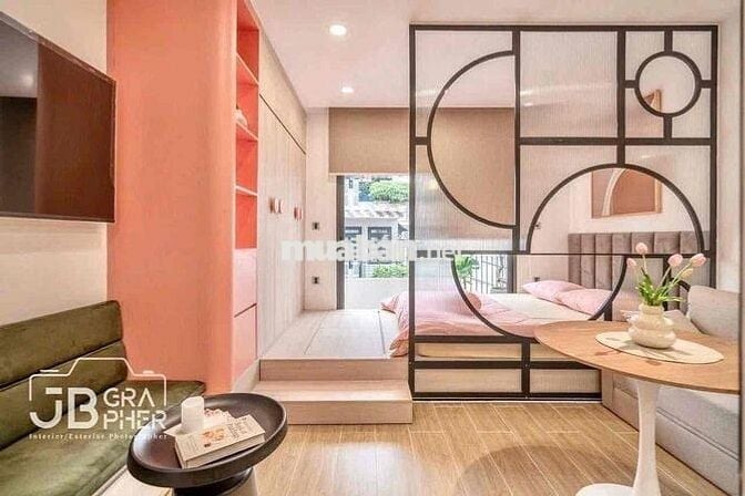 CĂN HỘ CỬA SỔ LỚN XA BẾP KHU VỰC NGỦ RIÊNG RỘNG 40m2 Ở KHU HÀNG XANH