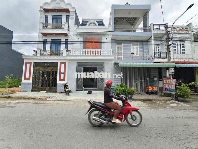 KẸT TIỀN BÁN GẤP CĂN NHÀ MỚI HOÀN THIỆN