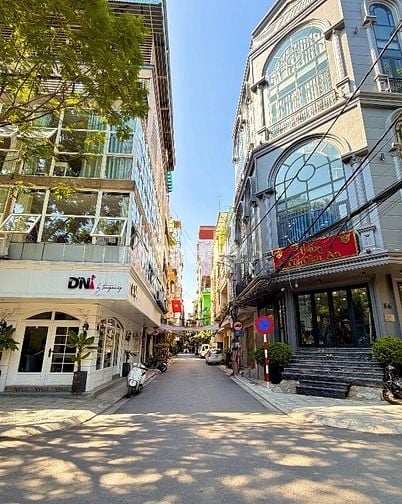 Bán nhà phân lô Hoàng Cầu 63m2,oto tránh,2thoáng,kinh doanh, 26.5tỷ. 