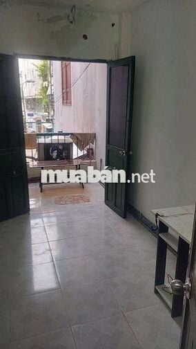 Mình còn 1 phòng tróng có ban công