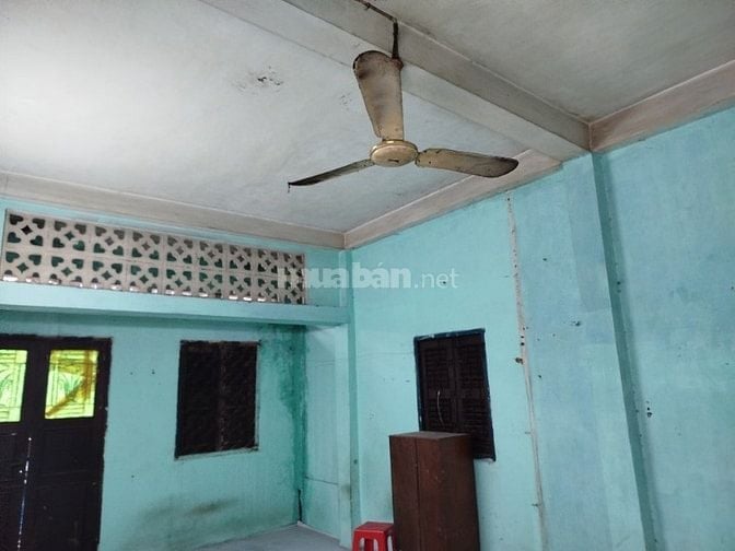 Phòng lầu 1 30m2 , toilet riêng. Phòng lầu 2 14m2 