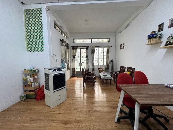 Cho thuê phòng rộng 2 ban công thông thoáng 