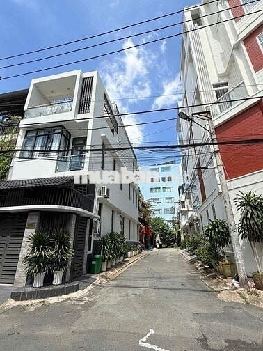 NHÀ HẺM XE TẢI SÁT GIGAMALL, NỘI THẤT CƠ BẢN MÁY LẠNH VÀ SÂN ĐẬU ÔTÔ