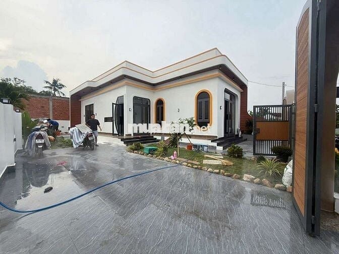 BIỆT THỰ NGHĨ DƯỠNG.4 PHÒNG NGỦ. 13X18 XÃ TÂN QUÝ TÂY. H. BÌNH CHÁNH.