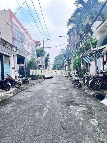 BÁN ĐẤT TẶNG NHÀ MẶT TIỀN ĐƯỜNG VƯỜN LÀI TÂN PHÚ LÔ GÓC  DT (5x20m)