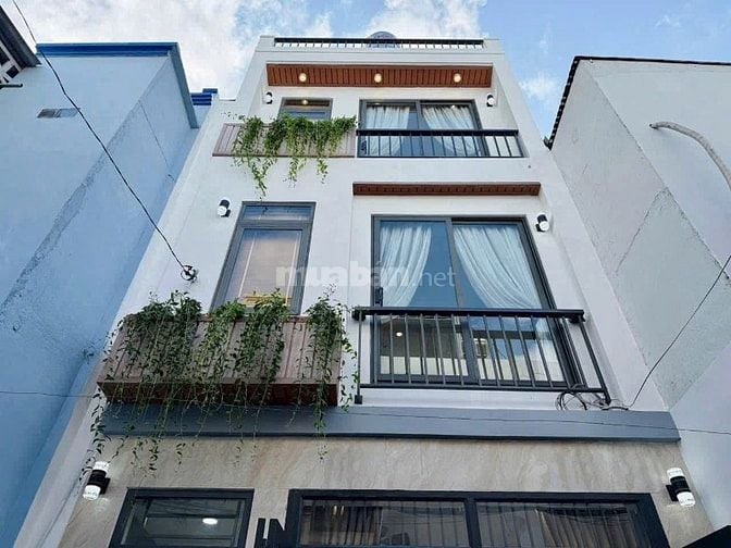 Hiếm bán nhà siêu phẩm Hoàng Hoa Thám, Bình Thạnh 4.2x17.2