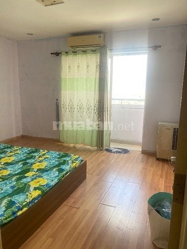 Căn hộ tầng cao thoáng mát, ban công