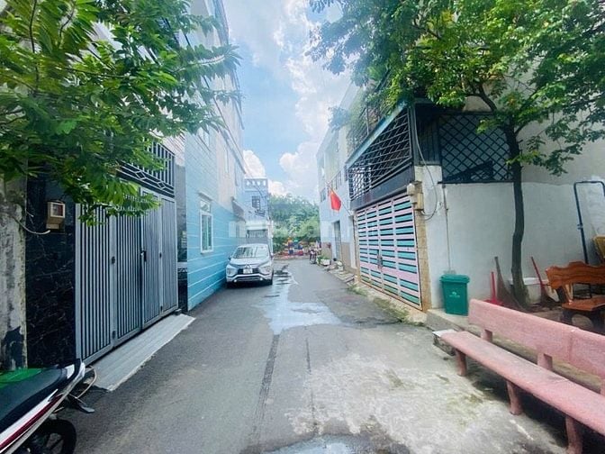 BÁN NHÀ HẺM XE TẢI THÔNG LÊ VĂN VIỆT, TĐ. 81M2 5.9TỶ. LH: 0902631439