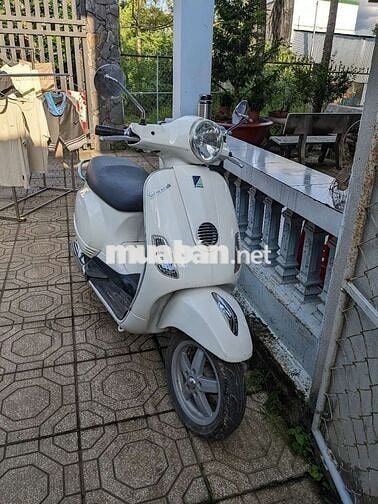 Piaggio Vespa LX 150 màu Trắng kim phun
