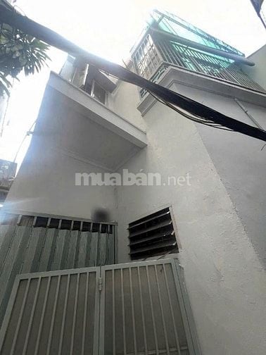 Nhà hai lầu mặt hẻm thoáng mát giữa vùng tiện nghi ở trung tâm Tp.hcm