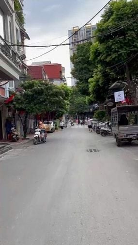 Cho thuê 2 tầng nhà mới ngõ ô tô to phố Vũ Tông Phan, Thanh Xuân