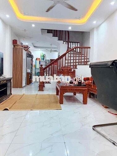 Hơn 2 tỷ chút có nhà đẹp Định Công Hạ-Oto sát nhà-Có sân trước-52M*2T