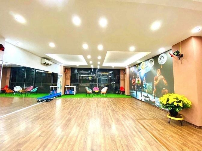 Cho thuê sàn 110m2 tại 93 La Thành lớn, Đống Đa (Ngã 6 Ô Chợ Dừa)