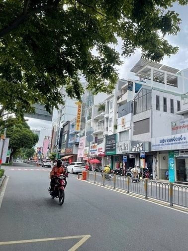 Giá 86 tỷ cần gấp bán lô đất ngang 11mx22m đường Hai Bà Trưng Q.3