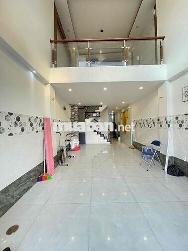 Nhà 4x15m trệt 2 lầu mặt tiền Trần Hoàng Na