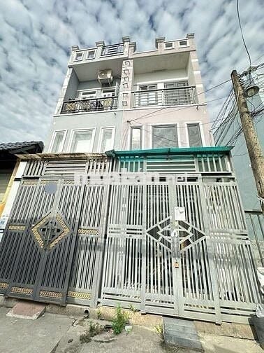 Bán căn nhà Q12 Hiệp Thành hẻm xe hơi, SHR Dt: 33m2 giá chỉ nhỉnh 2 tỷ