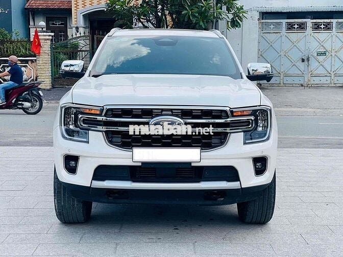 Everest Titanium 2024 lướt 7.600km Xe Tại Ford