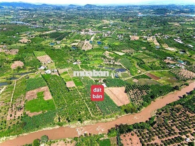 ĐẤT GIÁP SÔNG CHẤT ĐẤT PHA ĐỎ Ở GẦN TRUNG TÂM EAKAR