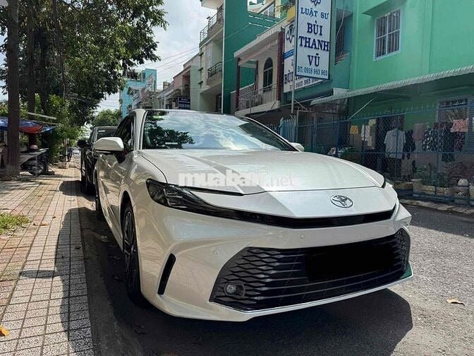Toyota Camry 2025 2.5HV (Hybrid) - 8000 km