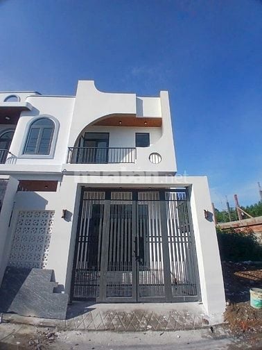 Bán nhà lầu đã hoàn thiện như hình. Cam kết nhà thật giá thật 100%