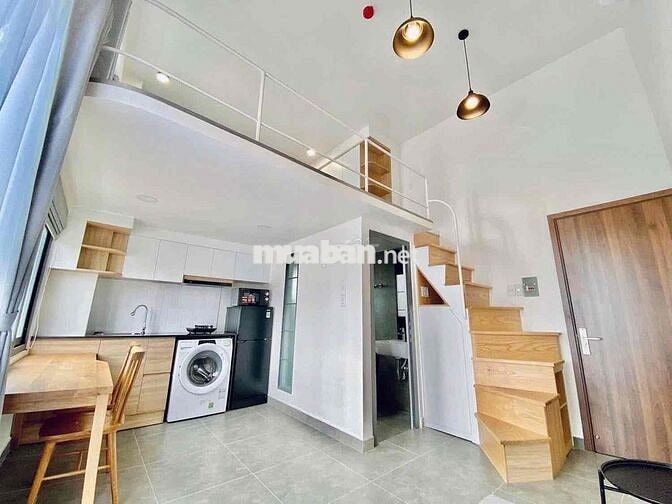 CĂN HỘ CÓ GÁC BAN CÔNG NHIỀU CỬA SỔ THOÁNG MÁY GIẶT RIÊNG GẦN QUẬN 1