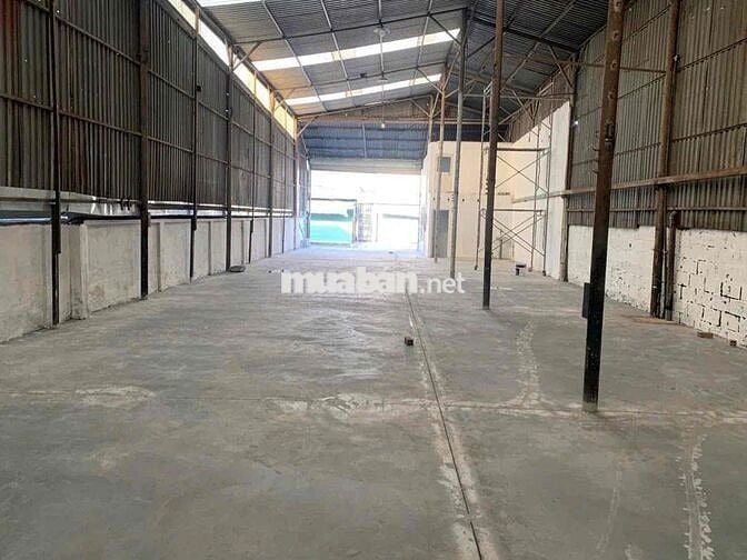 Cho thuê kho xưởng 300m2 gần siêu thị Go, Đông Hoà có 3 pha