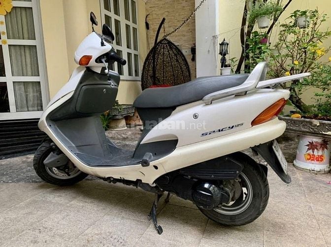 Gia đình bán xe Spacy Nhật nữ ít sử dụng