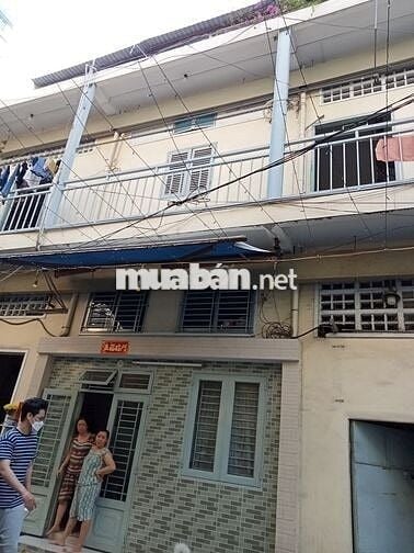 Căn hộ  trên lầu 1,mặt tiền đường âu cơ