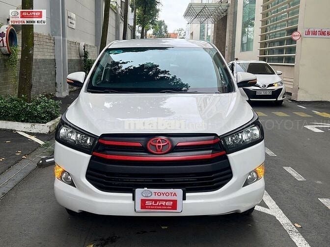 Toyota Innova 2020 MT 156.000 km Trắng