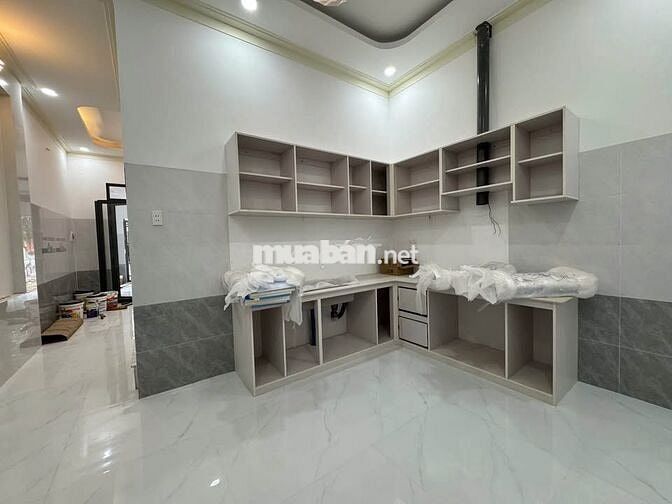 Chú 6 kẹt tiền bán căn nhà mới sửa SHR 150m2 960 triệu TL