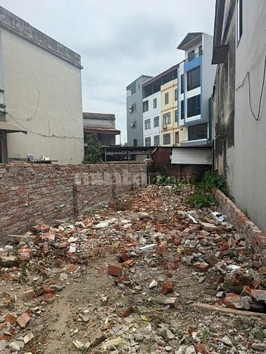 BÁN NGAY LÔ ĐẤT THỔ CƯ GIÁ 10TR/M2 NGAY SÁT KHU DU LỊCH VÀ BÃI TẮM , K