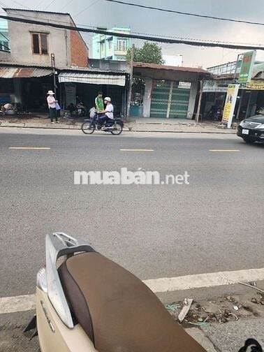 Bán nhà măt tiền quốc lộ 50 phong phú giá rẻ nhà nở hậu