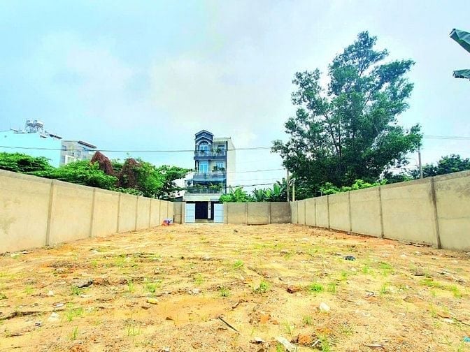 Mặt tiền Võ Văn Hát. Hơn 500m2 vuông viên. Giá rẻ nhất khu vực.