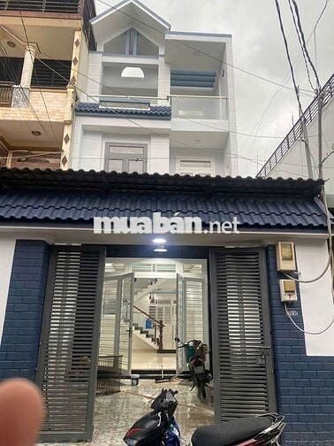 Nhà 5×20. 2 lầu 4 phòng.có điện 3 pha.nhà mới sạch sẽ